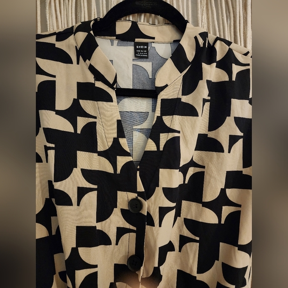 CUTE abstract romper - Picture 2 of 5